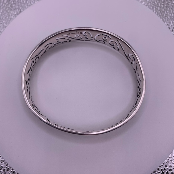 Silpada Vintage Sterling Oxidized Wavy Filigree Oval Bangle - Picture 7 of 11